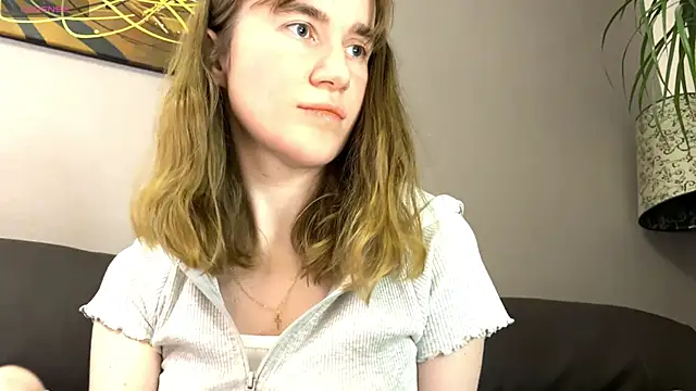 Snapshot of velina__ chatting on October 4, 2025, 8:29 pm velina   online show from October 4, 2025, 8:29 pm