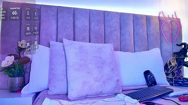 GabbieMonson online show from October 22, 2025, 4:18 pm