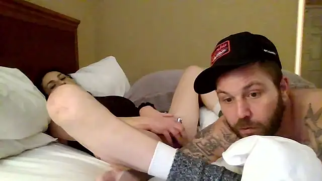 RaynLiz online show from February 22, 2026, 11:47 pm