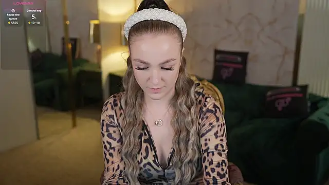 Ella 054 online show from October 30, 2025, 6:19 pm