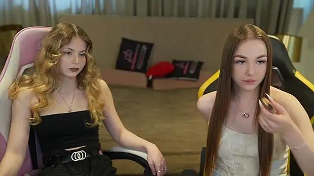 Ella 054 online show from May 25, 2026, 10:32 am