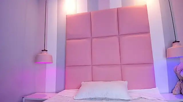 CarolinaFerrer online show from October 17, 2025, 12:30 pm