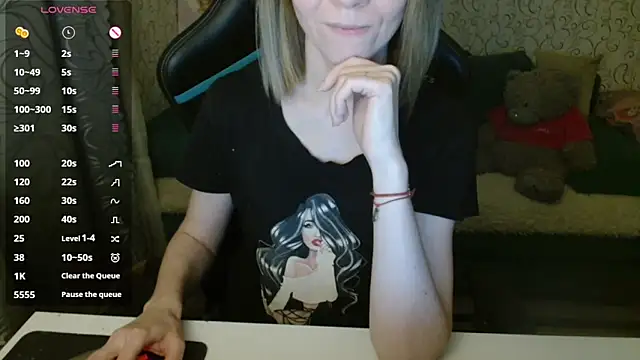 Ogonechekkk online show from October 22, 2025, 2:39 pm