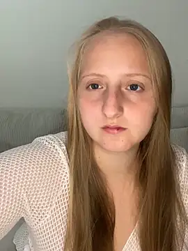 Snapshot of young_hailey chatting on September 24, 2025, 7:33 am young hailey online show from September 24, 2025, 7:33 am