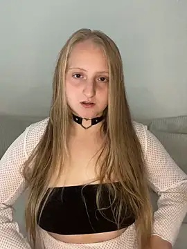 Snapshot of young_hailey chatting on October 1, 2025, 7:36 am young hailey online show from October 1, 2025, 7:36 am