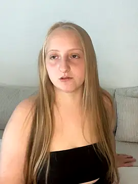 Snapshot of young_hailey chatting on October 2, 2025, 8:10 am young hailey online show from October 2, 2025, 8:10 am