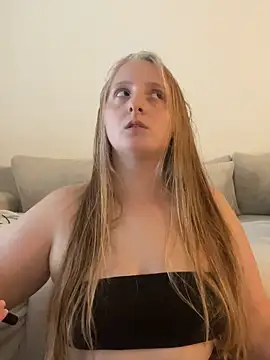 Snapshot of young_hailey chatting on October 16, 2025, 7:53 am young hailey online show from October 16, 2025, 7:53 am