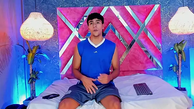 CHR58  online show from September 9, 2025, 11:37 pm