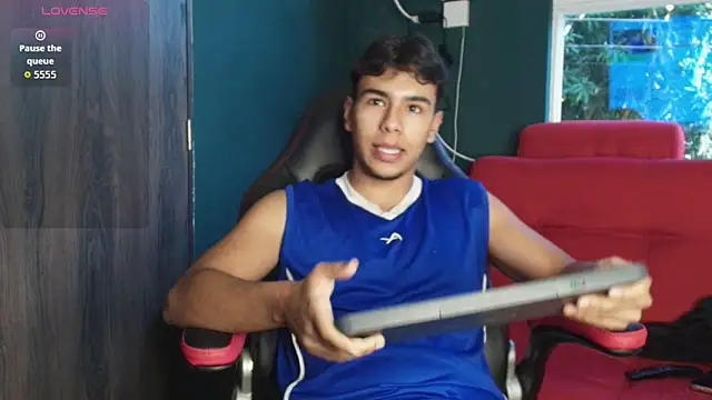 CHR58  online show from October 31, 2025, 7:48 pm