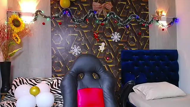 miss leidy  online show from November 16, 2025, 3:56 am