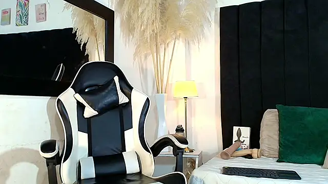 MaicolParker  online show from June 24, 2026, 1:10 pm