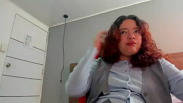 Snapshot of SamLuxuri chatting on October 24, 2025, 7:54 pm SamLuxuri online show from October 24, 2025, 7:54 pm