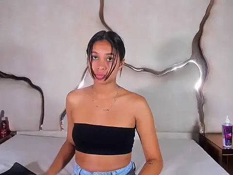 Amaia Sophia online show from December 21, 2025, 4:36 pm