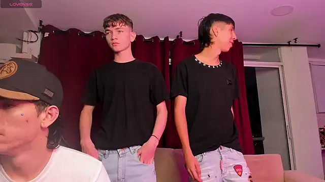 Snapshot of Handsomeboyss19 chatting on October 1, 2025, 11:11 pm Handsomeboyss19 online show from October 1, 2025, 11:11 pm