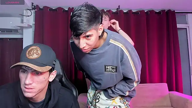 Snapshot of Handsomeboyss19 chatting on October 4, 2025, 12:41 am Handsomeboyss19 online show from October 4, 2025, 12:41 am