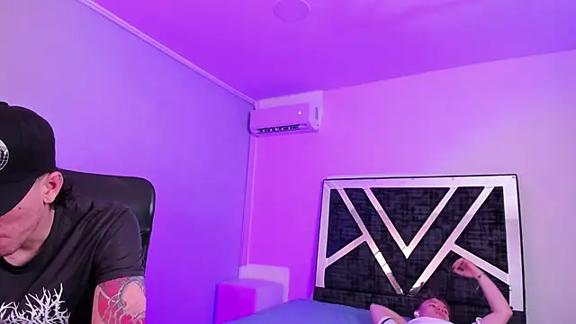 Handsomeboyss19 online show from February 5, 2026, 1:54 am