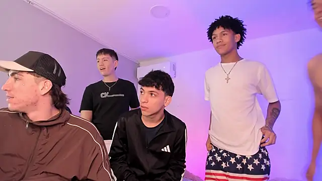 Handsomeboyss19 online show from June 18, 2026, 11:42 pm