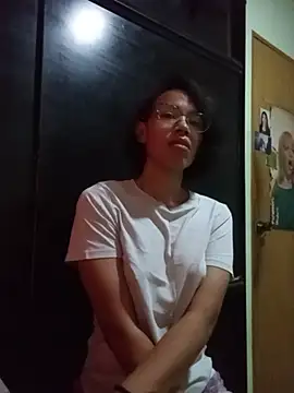 Snapshot of kiss_mm chatting on November 8, 2025, 4:12 am kiss mm online show from November 8, 2025, 4:12 am