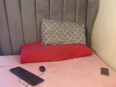 Snapshot of Hotgirl87 chatting on October 14, 2025, 8:26 am Hotgirl87 online show from October 14, 2025, 8:26 am