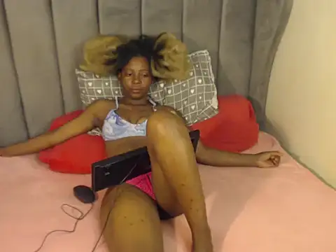 Snapshot of Hotgirl87 chatting on October 14, 2025, 8:31 pm Hotgirl87 online show from October 14, 2025, 8:31 pm