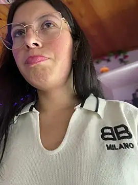 Mia salinass online show from March 22, 2026, 8:01 pm