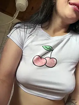 Mia salinass online show from April 17, 2026, 5:38 pm