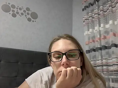 NikexPretty online show from October 3, 2025, 7:44 pm