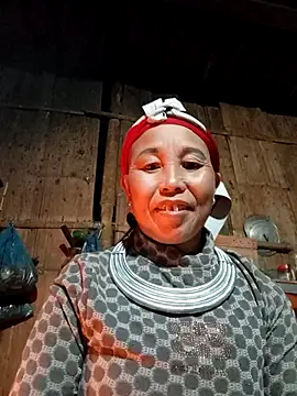 me-cute online show from November 21, 2025, 12:15 pm