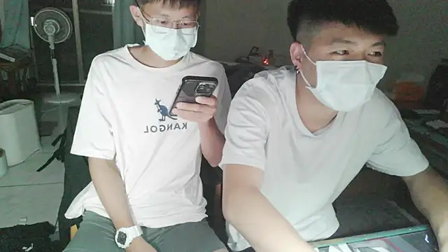 Snapshot of zhu000000 chatting on April 10, 2026, 2:33 pm zhu000000 online show from April 10, 2026, 2:33 pm