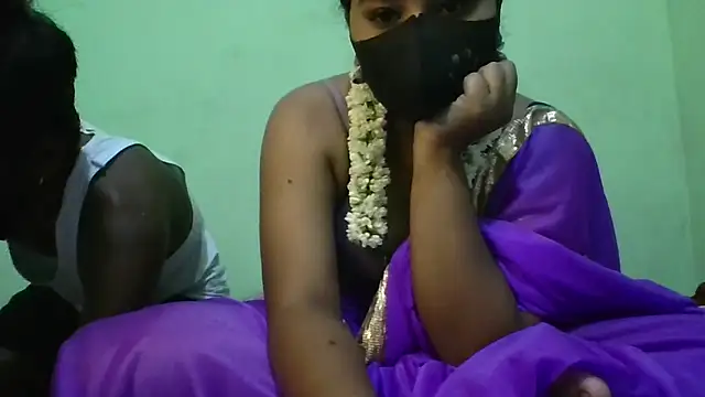 Snapshot of Shneeha_le chatting on October 7, 2025, 2:14 pm Shneeha le online show from October 7, 2025, 2:14 pm