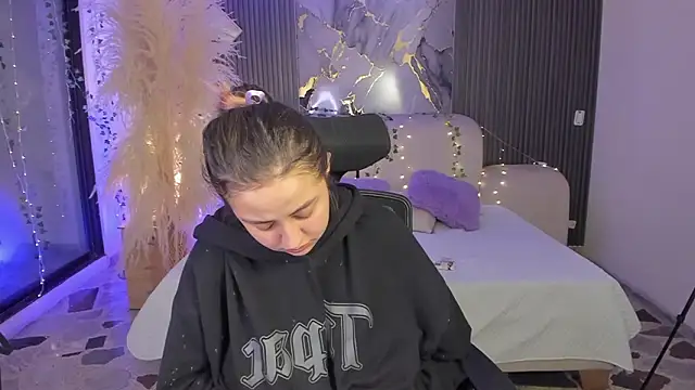 SarahCastro1  online show from March 7, 2026, 4:20 am