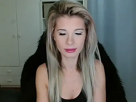 KristineGlow online show from November 10, 2025, 8:13 am