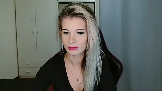 KristineGlow online show from December 3, 2025, 7:27 am