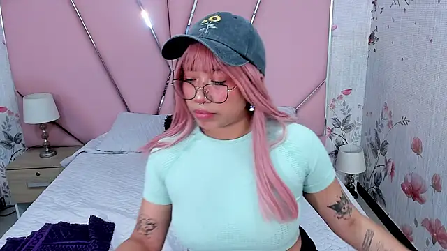 SafiroAgataaa online show from September 22, 2025, 9:39 pm