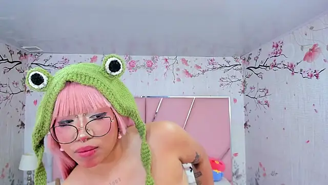 Snapshot of SafiroAgataaa chatting on February 5, 2026, 5:01 am SafiroAgataaa online show from February 5, 2026, 5:01 am