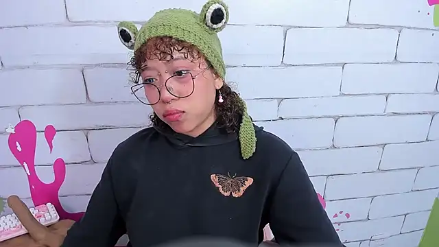 Snapshot of SafiroAgataaa chatting on February 13, 2026, 3:57 am SafiroAgataaa online show from February 13, 2026, 3:57 am