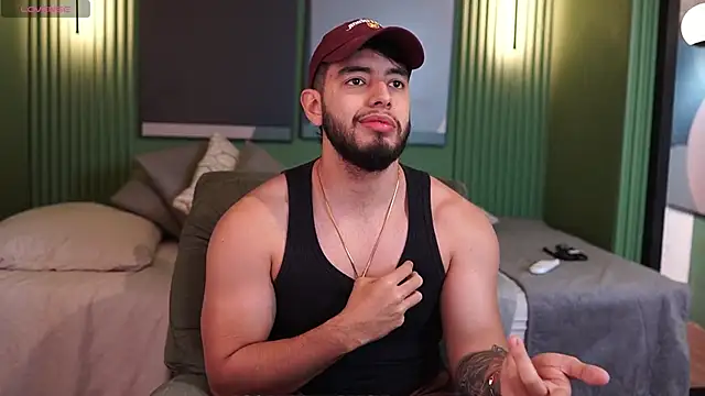 Snapshot of Nick_Vans chatting on October 8, 2025, 1:20 pm Nick Vans online show from October 8, 2025, 1:20 pm