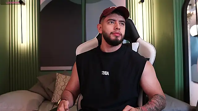 Snapshot of Nick_Vans chatting on October 9, 2025, 12:25 pm Nick Vans online show from October 9, 2025, 12:25 pm