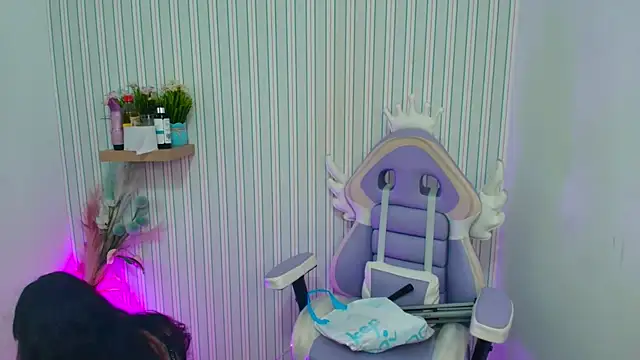 kataleya  18 online show from April 14, 2026, 7:42 pm