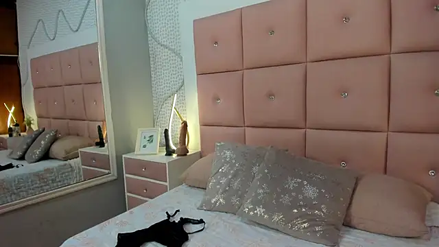 DaisySnugs1 online show from January 8, 2026, 11:45 am