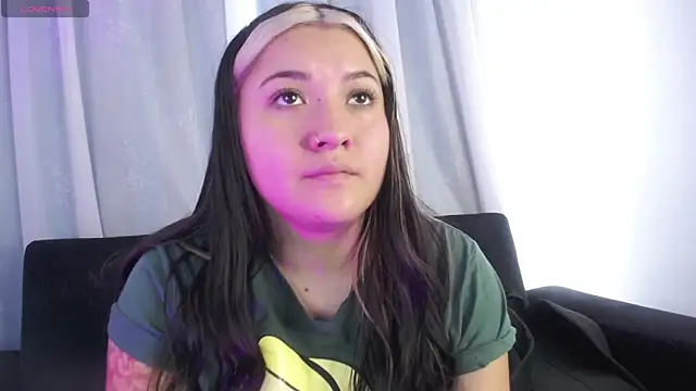 Annie A  online show from September 30, 2025, 10:04 pm