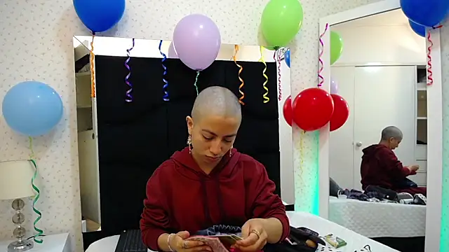 LunaRichy  online show from September 25, 2025, 12:53 pm