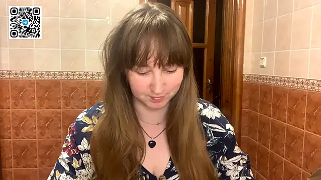 MaroonMoon  online show from September 18, 2025, 7:27 pm