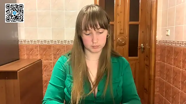 MaroonMoon  online show from October 6, 2025, 7:33 pm