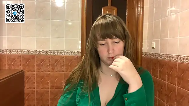 MaroonMoon  online show from December 2, 2025, 8:37 pm