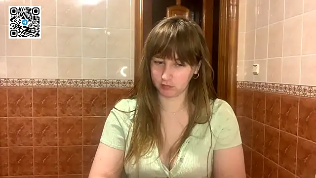 MaroonMoon  online show from December 5, 2025, 9:00 pm