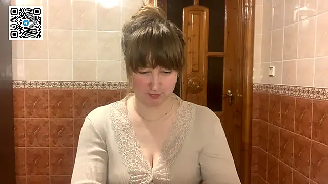 MaroonMoon  online show from December 21, 2025, 9:00 pm