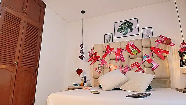 elizawiliamst online show from September 18, 2025, 12:40 pm