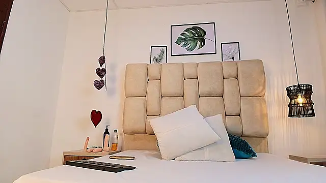 elizawiliamst online show from September 22, 2025, 11:45 am