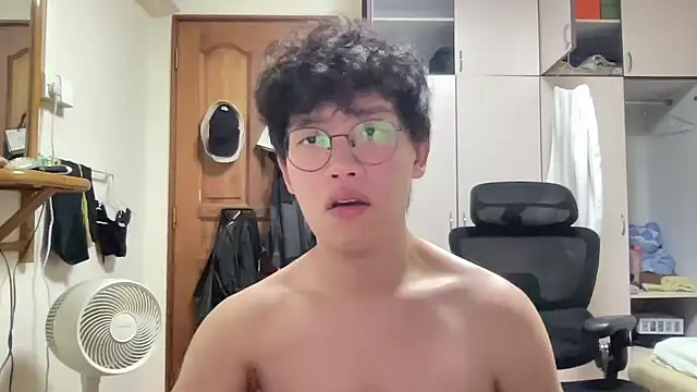 Passionatetwink2 online show from November 6, 2025, 4:19 pm